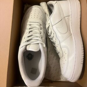 NIKE AIR FORCE 1